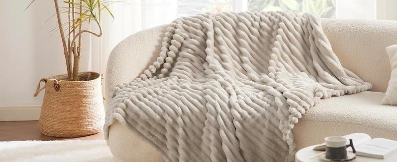 Snuggle Up in Style! ✨ Discover the Ultimate Striped Flannel Fleece Blanket – Your Cozy Companion for Every Season!